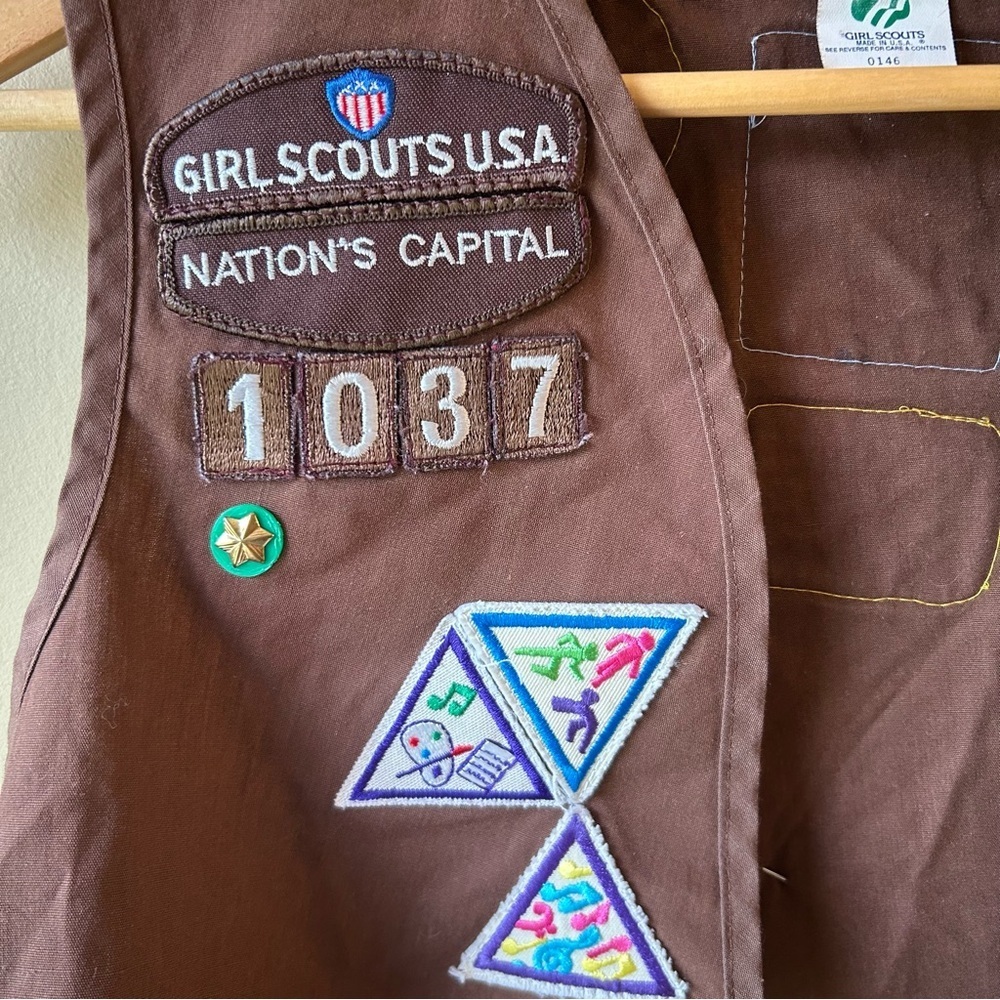 Vintage 90s Girl Scout USA Vest Brownie Medium Nation’s Capital Patches Pin - Picture 4 of 12